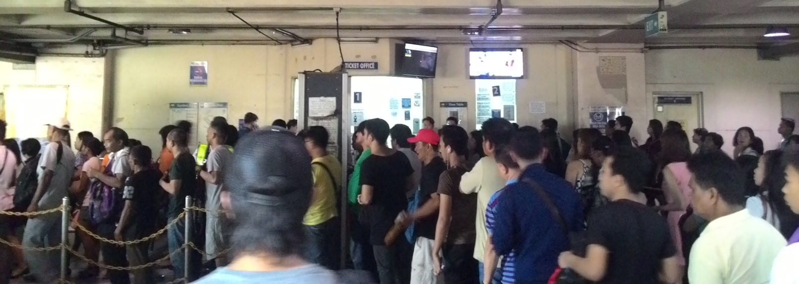 mrt-long-lane-commuters